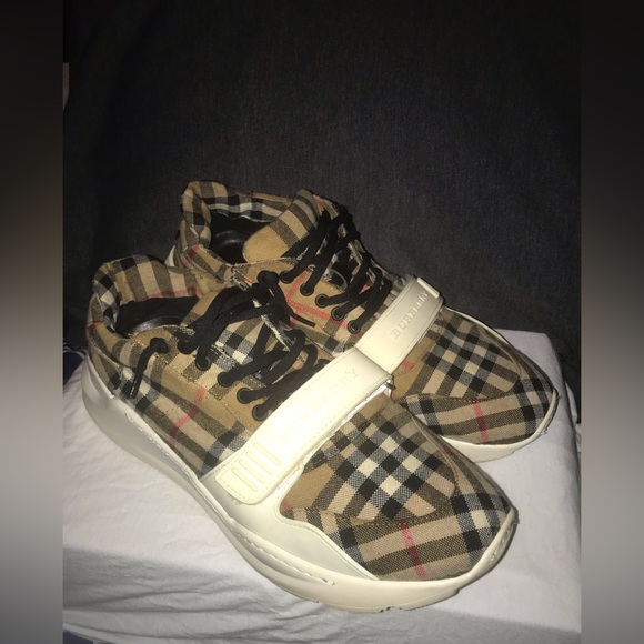 Burberry shoes size 10 , condition 9/10 ! - Picture 8 of 9
